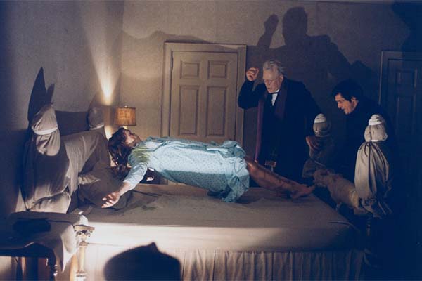 The-Exorcist-Levitation